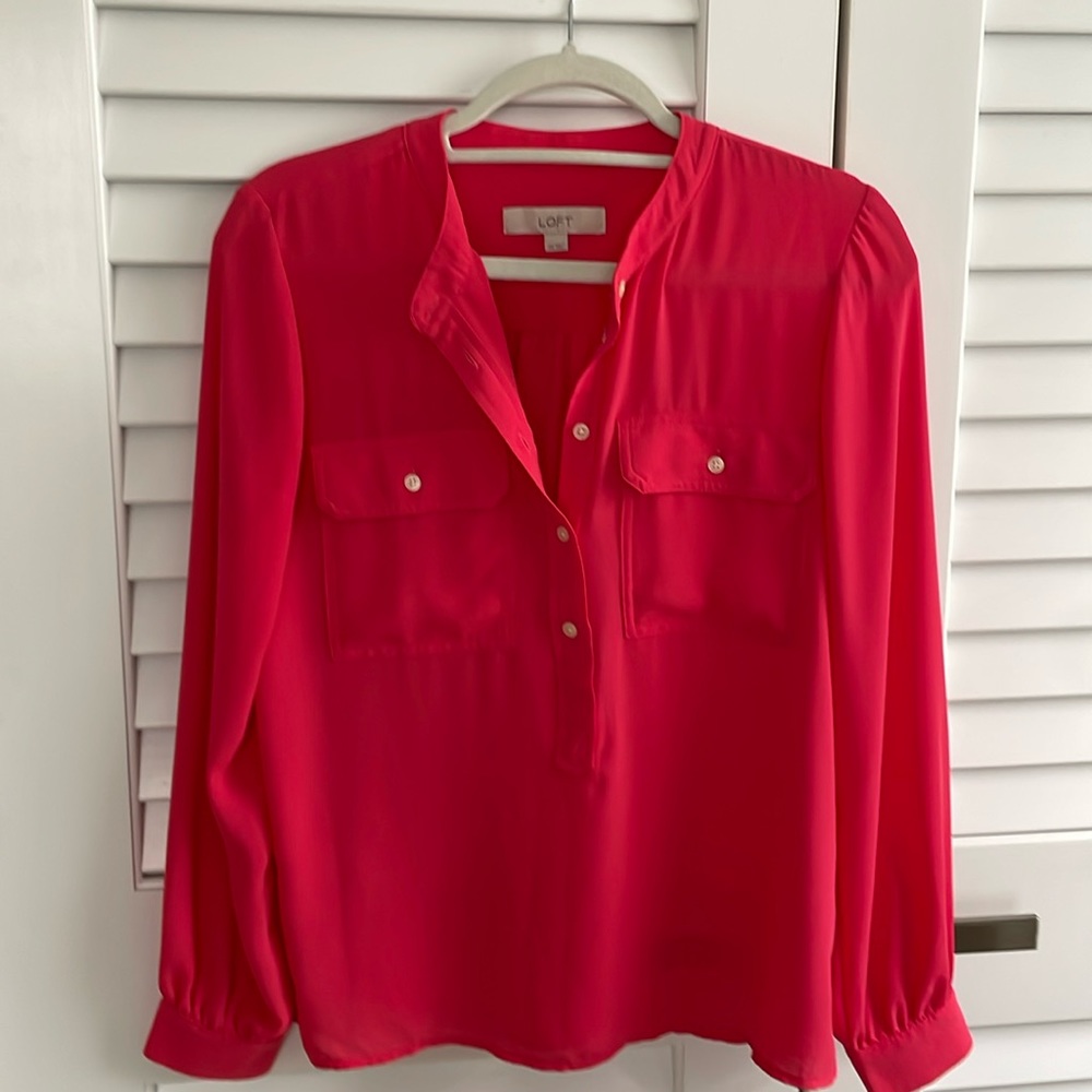 Beautiful Loft blouse in coral color in size XS
